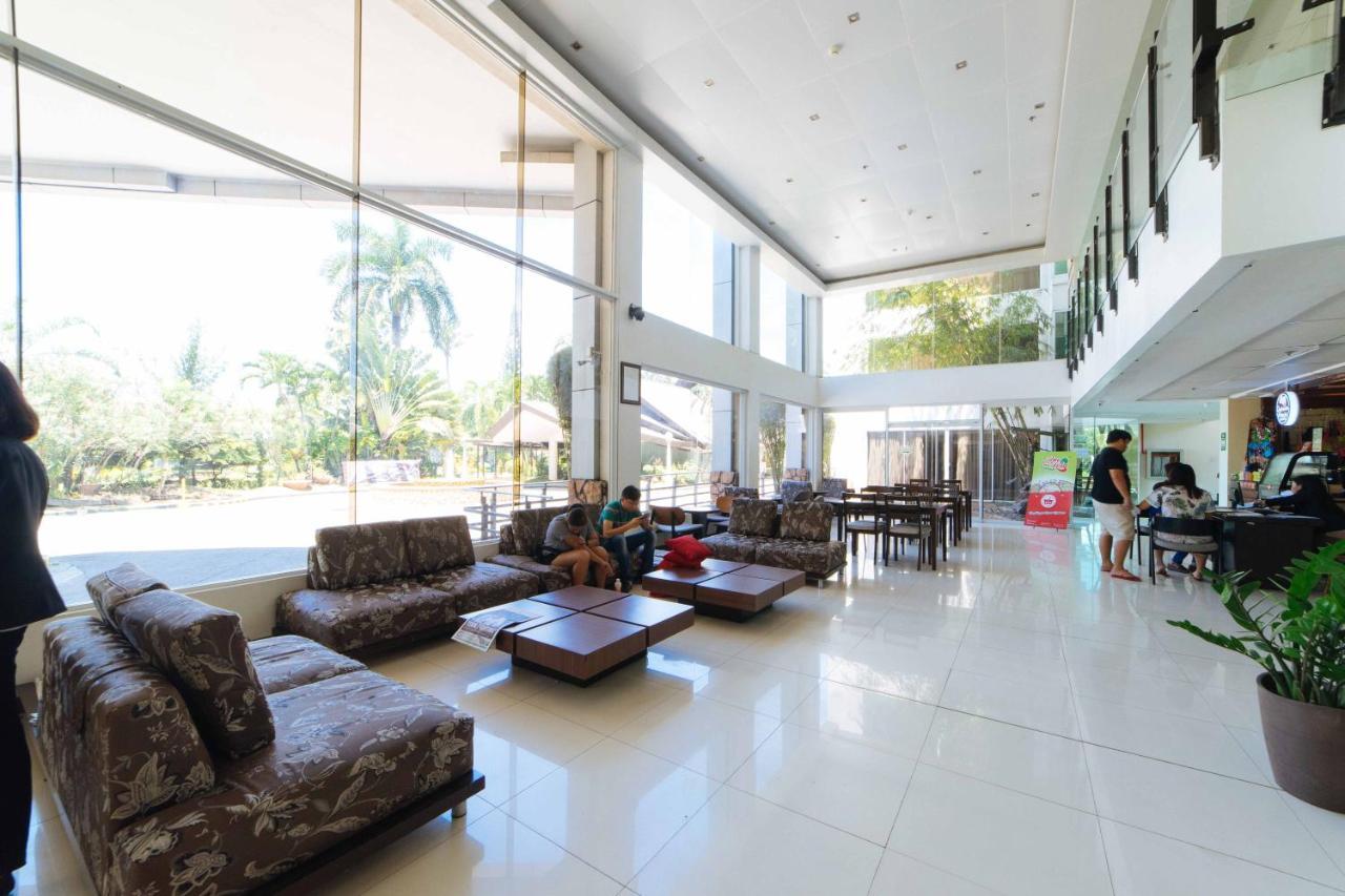 Reddoorz Premium @ The Ritz Garden Oases Hotel Davao Exterior photo