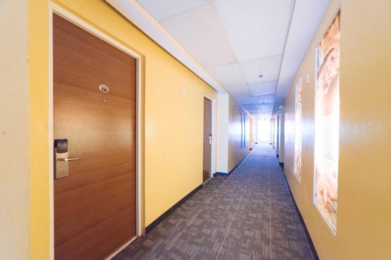 Reddoorz Premium @ The Ritz Garden Oases Hotel Davao Exterior photo